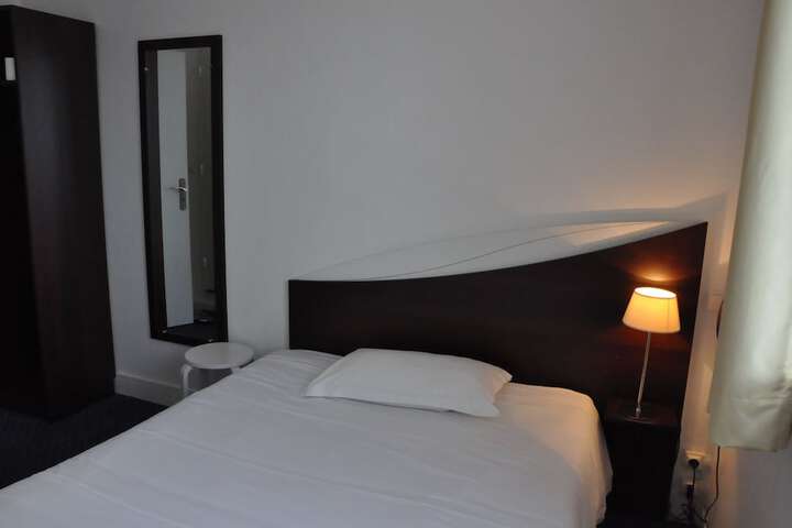 Room 15 of 98