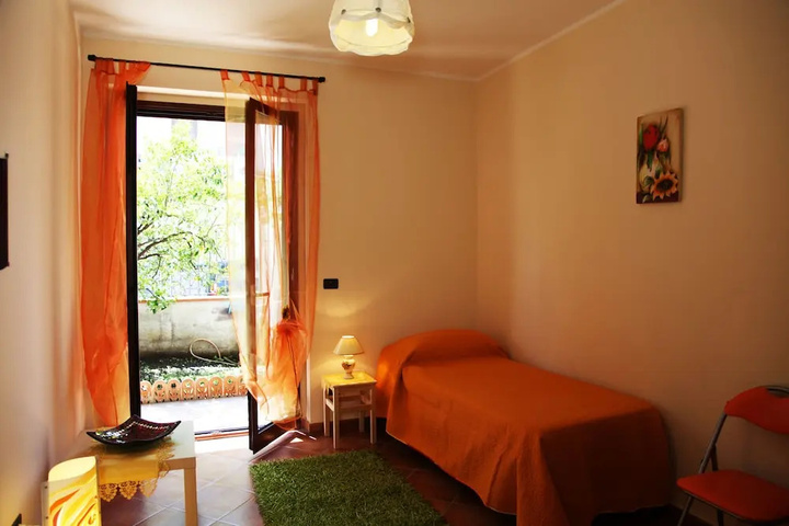 Room 6 of 17
