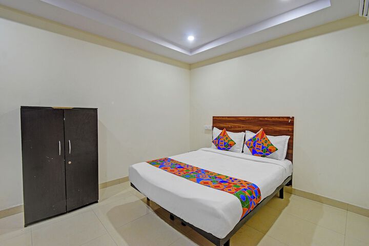 Room 10 of 25