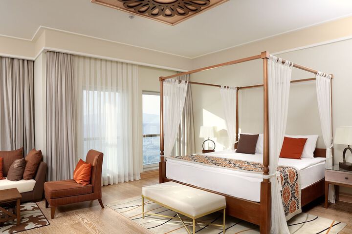 Room 45 of 164