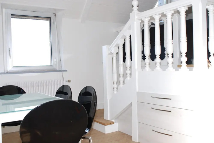 Room 9 of 20