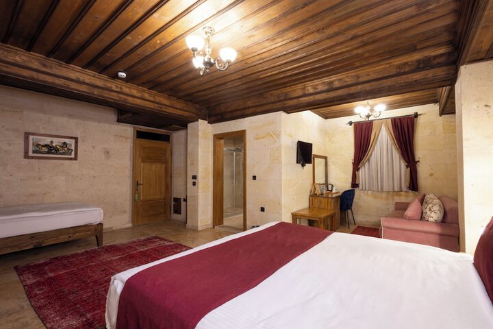 Room 32 of 90