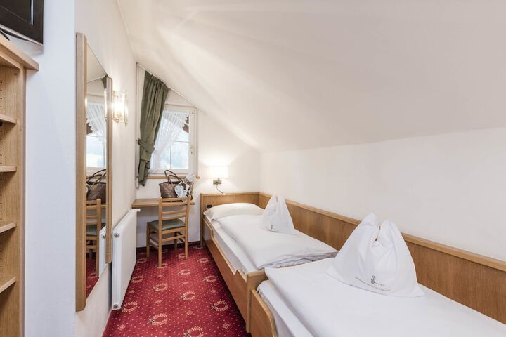 Room 9 of 70