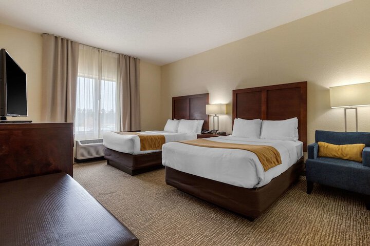 Standard Room, King or Two Doubles (4 of 8)