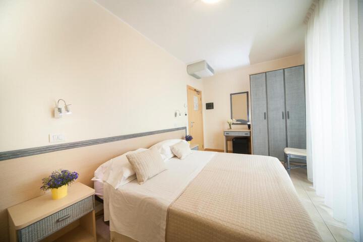 Room 21 of 36