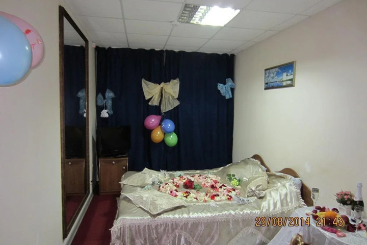 Room 4 of 10