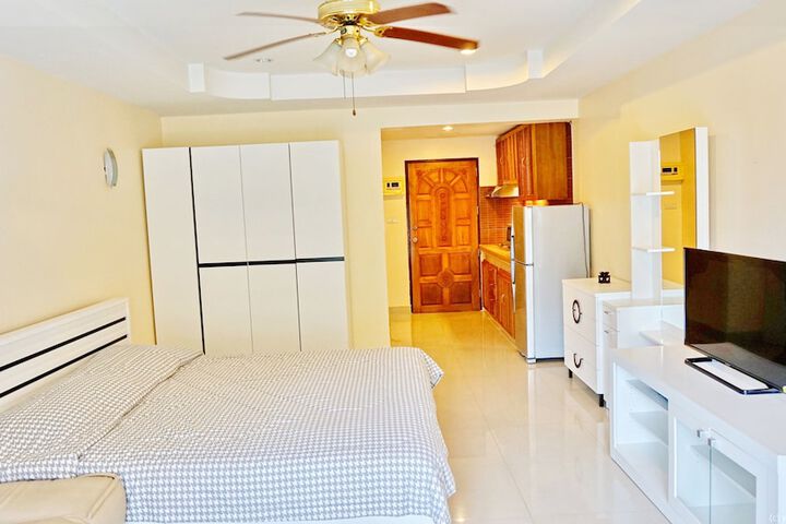 Room 9 of 77