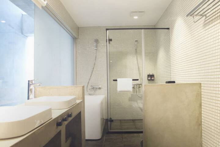 Room 34 of 138