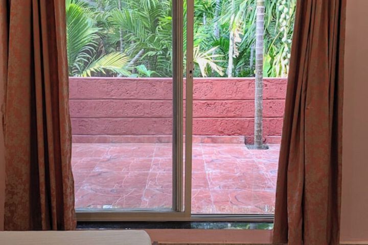 Room 10 of 19
