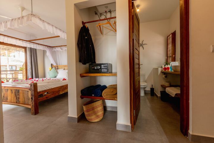 Room 6 of 114