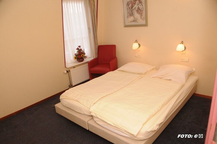 Room 6 of 35