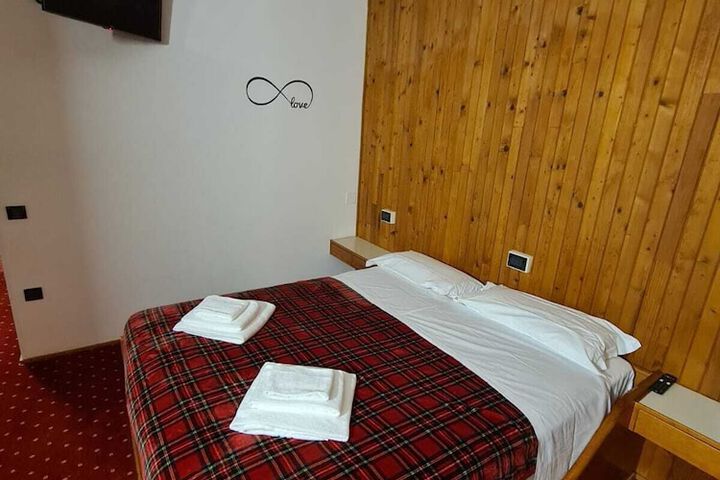 Room 9 of 22