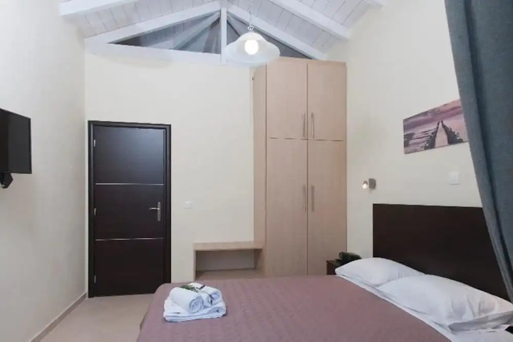 Room 2 of 22