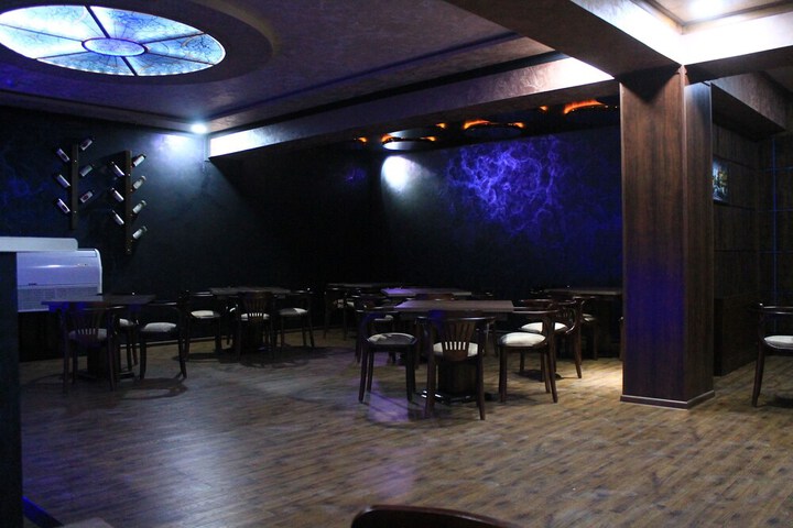 Lounge 44 of 61