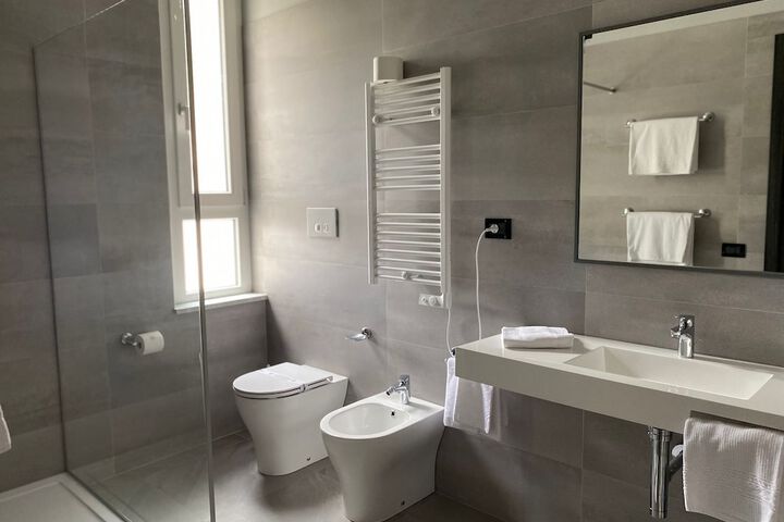 Room 4 of 28