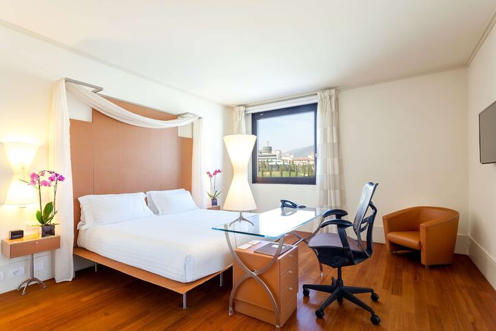 Room 20 of 53