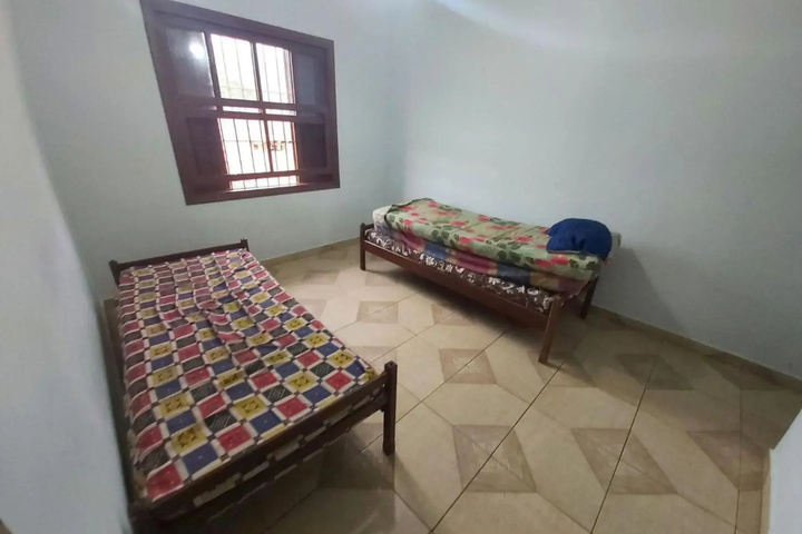 Room 6 of 16