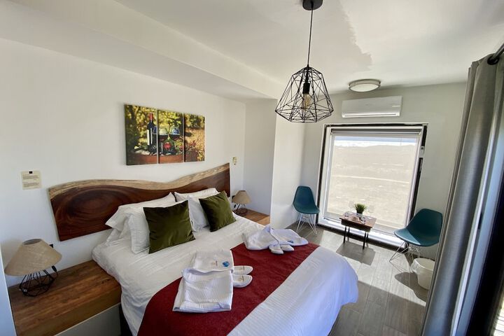 Room 3 of 77