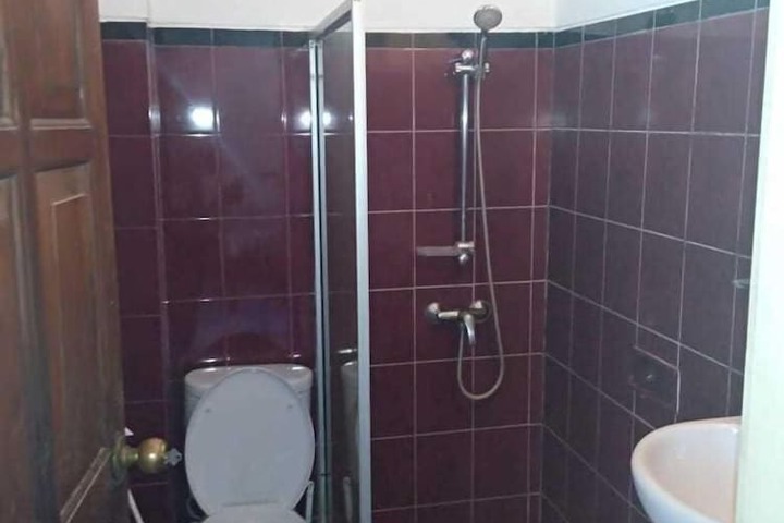 Room 6 of 12