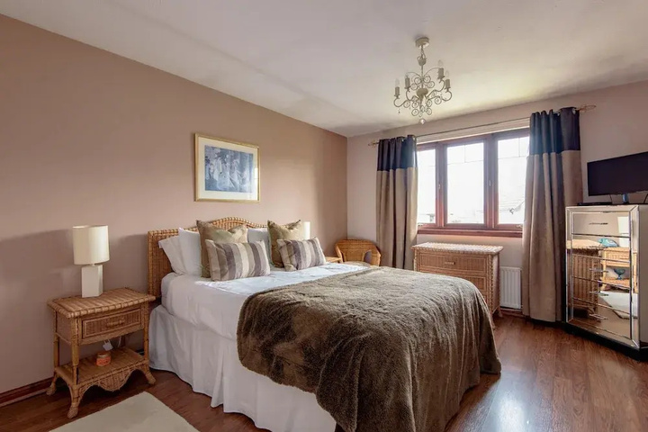 Room 2 of 12