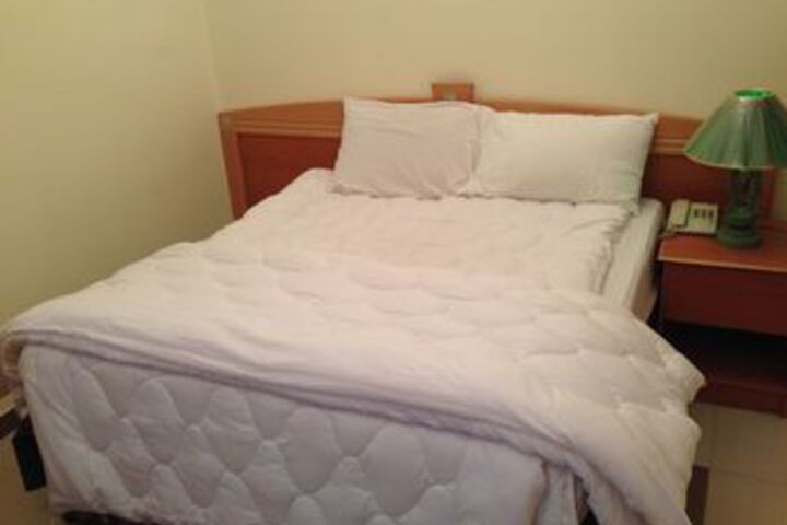 Room 6 of 23