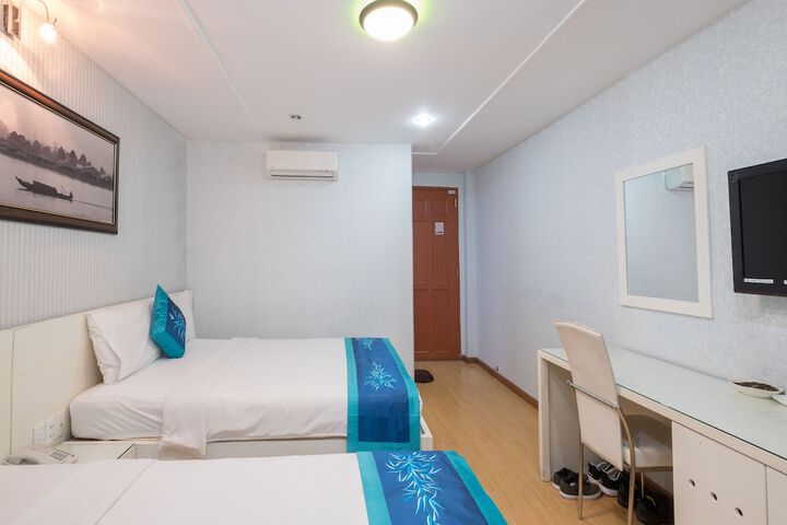 Room 25 of 83