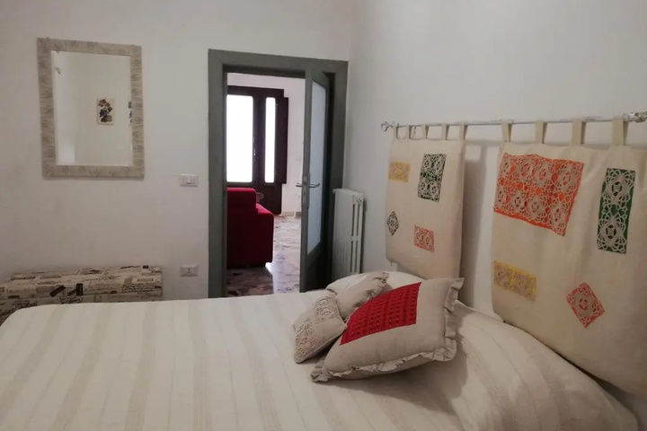Room 6 of 14
