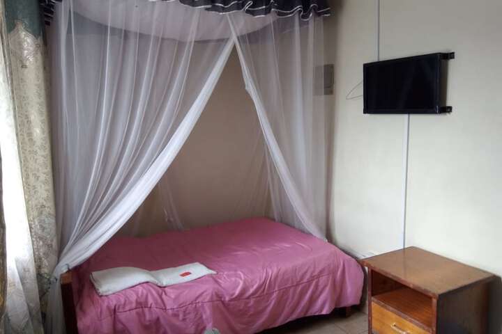 Room 6 of 25