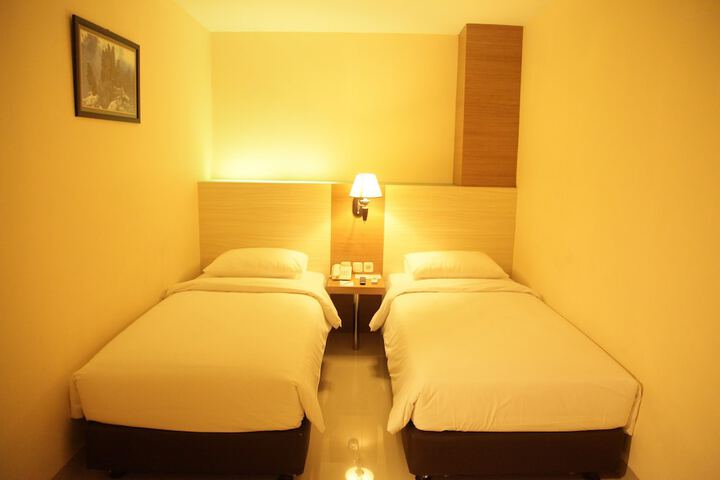 Room 14 of 64
