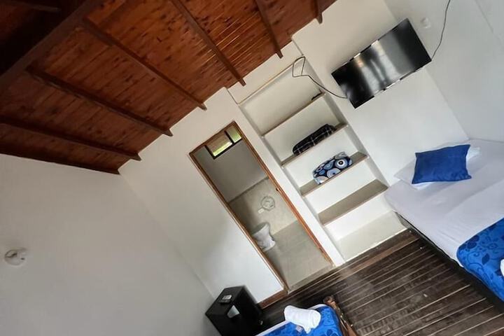 Room 9 of 32
