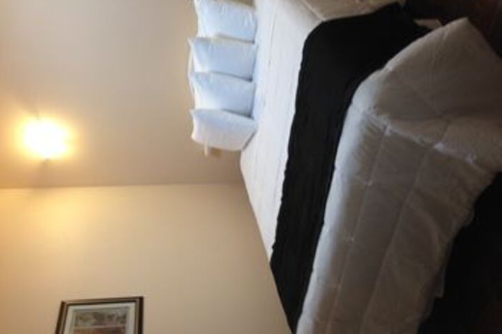 Room 7 of 18