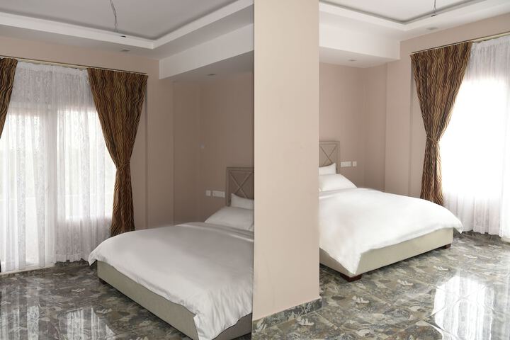 Room 9 of 19