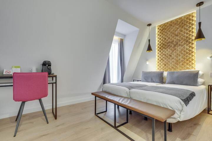 Room 13 of 34