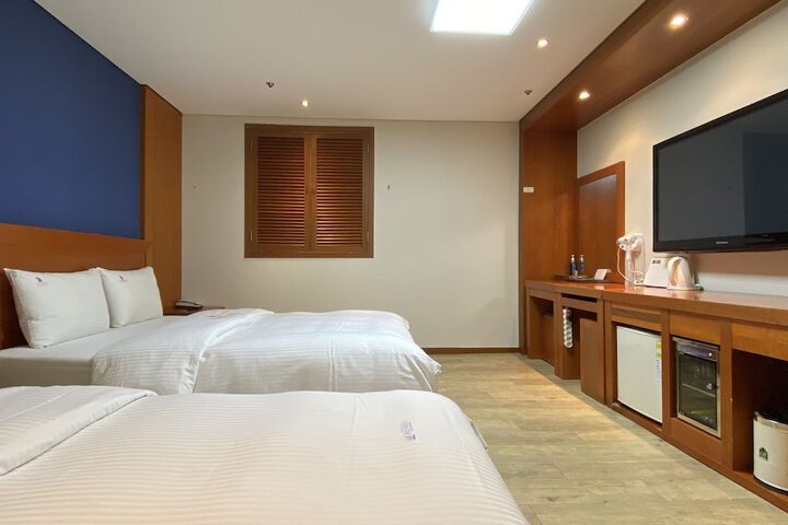Room 13 of 73