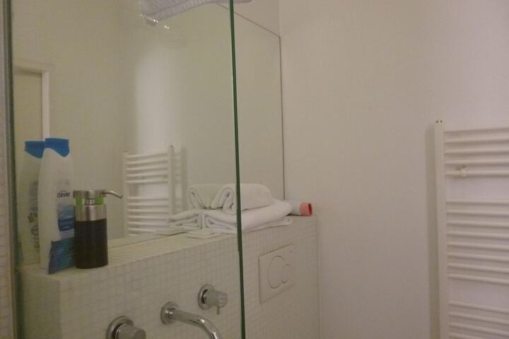 Room 92 of 108