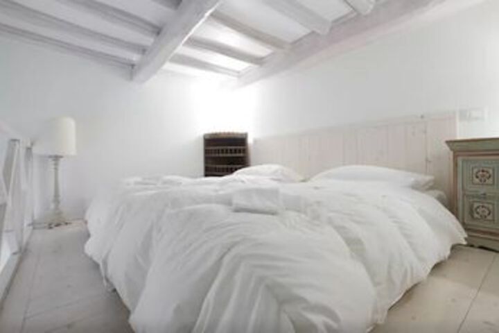 Room 12 of 32