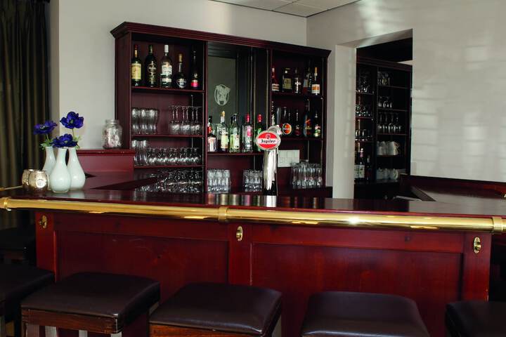 Lounge 29 of 37