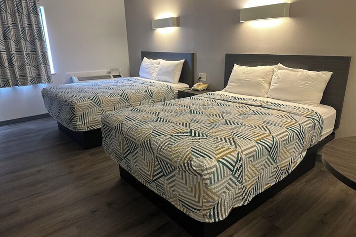 2 Queen Beds (8 of 11)
