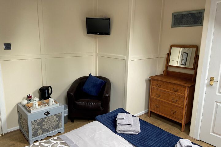 Room 6 of 17