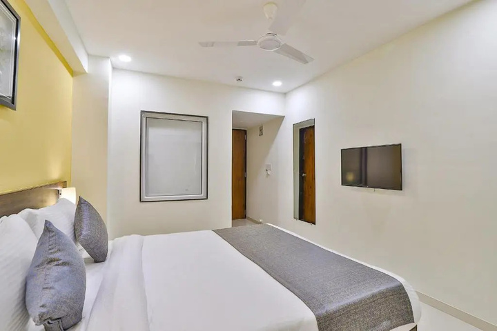 Room 4 of 5