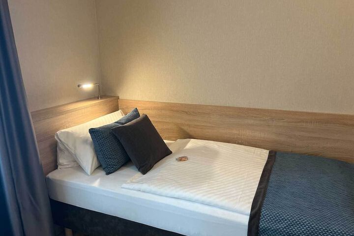 Room 32 of 59