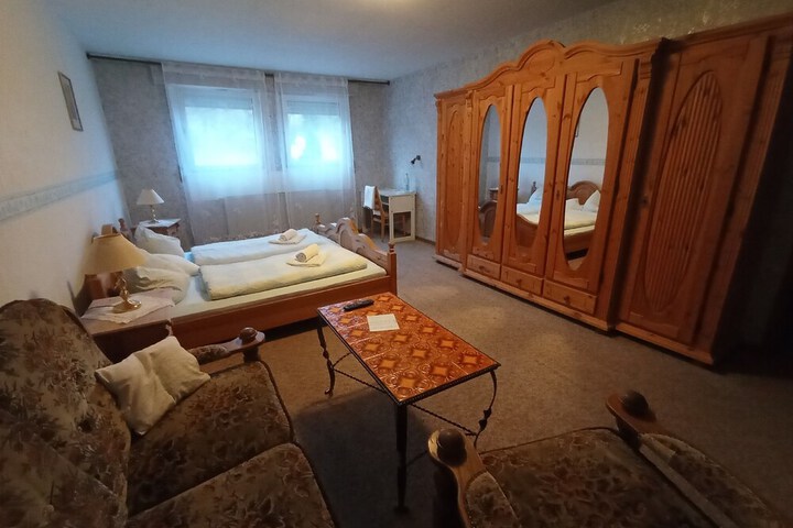 Room 6 of 31