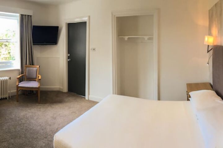 Room 15 of 128