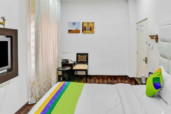 Room 8 of 23