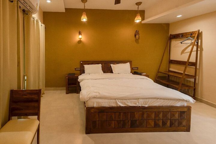 Room 32 of 64