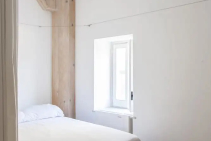 Room 4 of 10