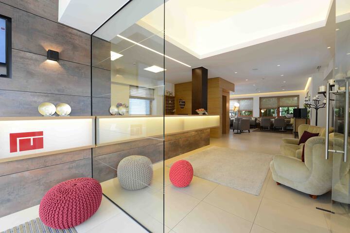 Entrance & Lobby