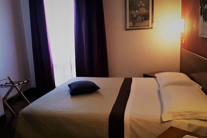Room 11 of 43