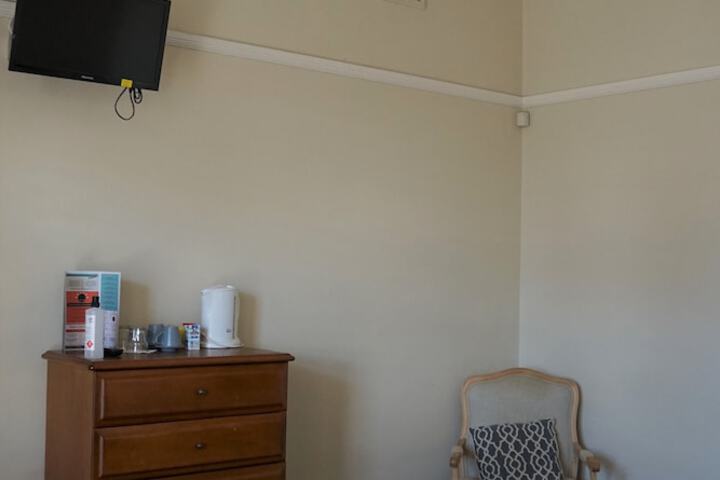 Room 5 of 28