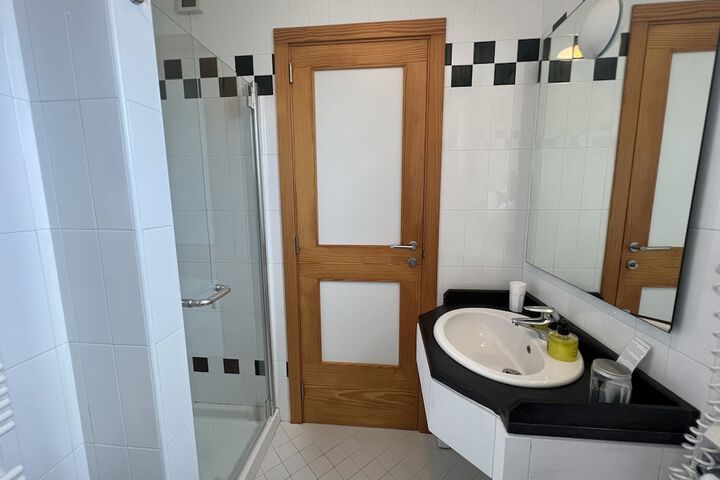 Room 25 of 73